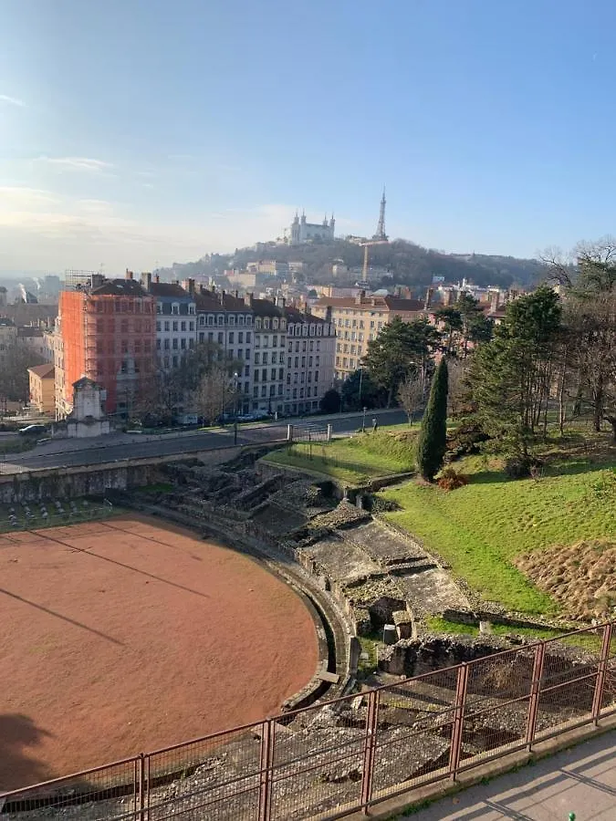 Luxe Et Calme En Hyper Centre - La Cour Des Bois Apartment Lyon 0*,  France