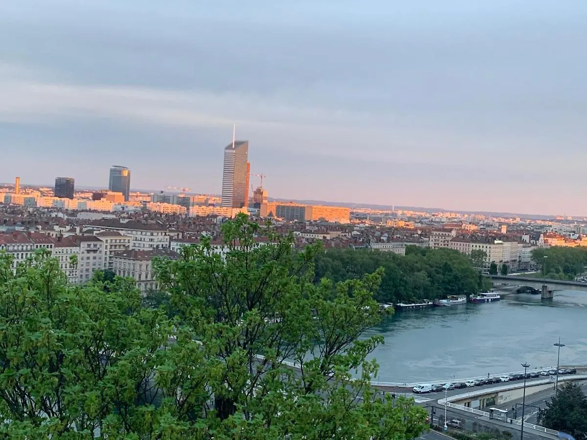 Appartement Luxe et Calme en Hyper Centre - La Cour des Bois à Lyon